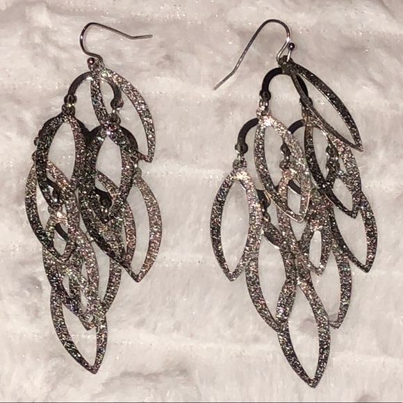 New silver earrings - Picture 1 of 3